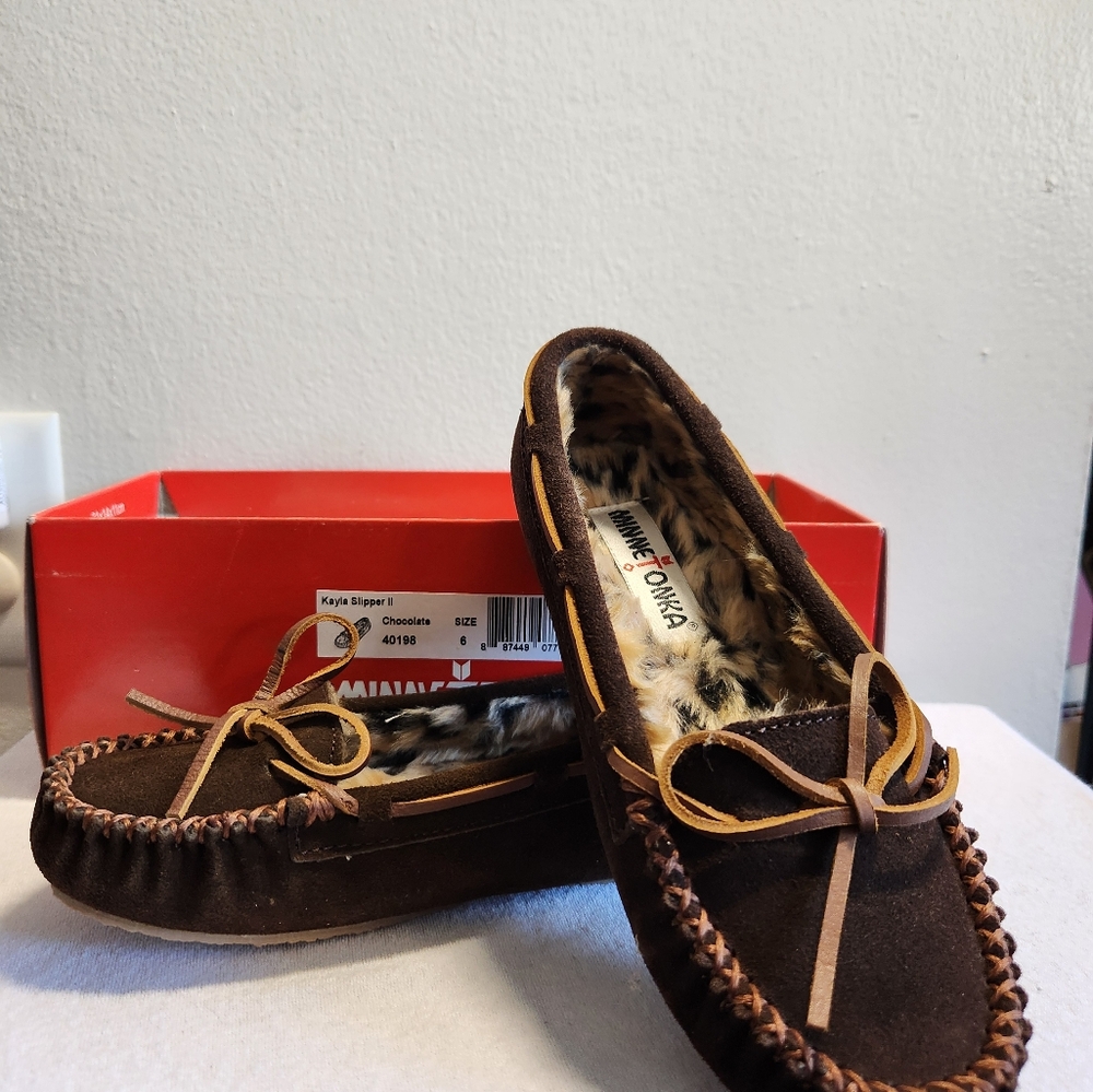 Minnetonka Chocolate/Brown Slippers- Size 6